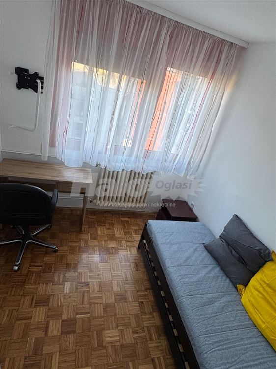 Izdajem dvoiposobni namesten stan na Banjici. Vlas — 7