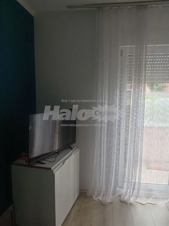 Izdajem dvosoban i garsonjeru tel 0649290873 — 2