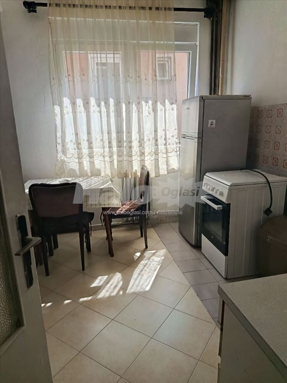 Izdajem dvosoban kompletno namešten stan — 5