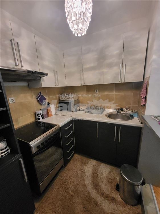 Izdajem dvosoban namesten stan Altina — 8