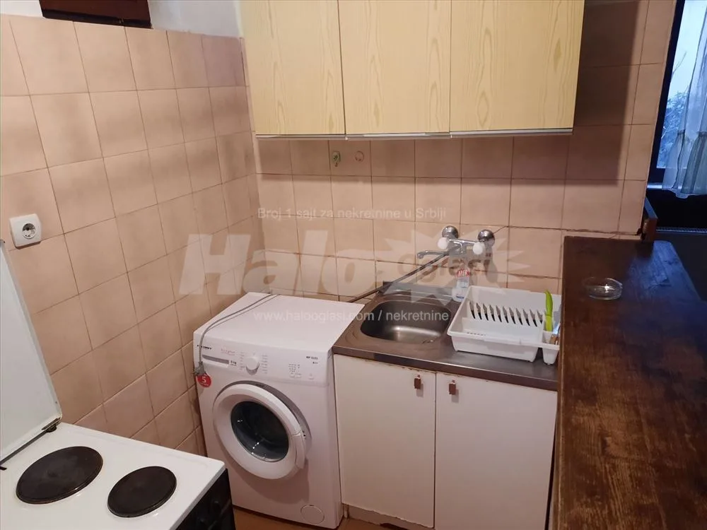 Izdajem dvosoban namešten stan u kući — 4