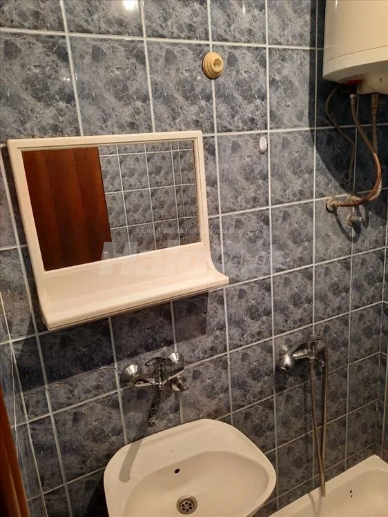Izdajem dvosoban namešten stan u kući — 9