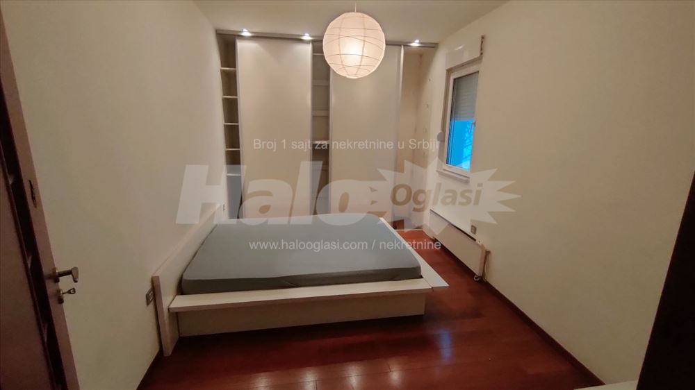 Izdajem dvosoban stan 40m2 kod djeram pijace — 2