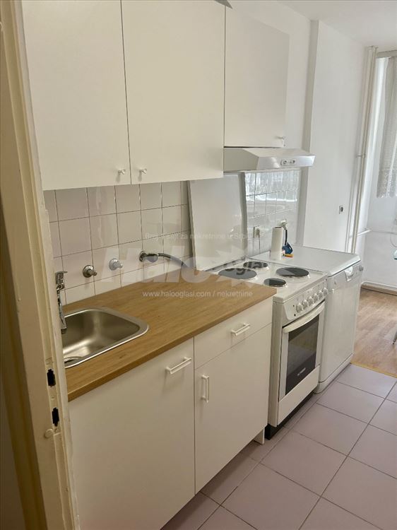 Izdajem dvosoban stan 55 m2, blok 34. — 3