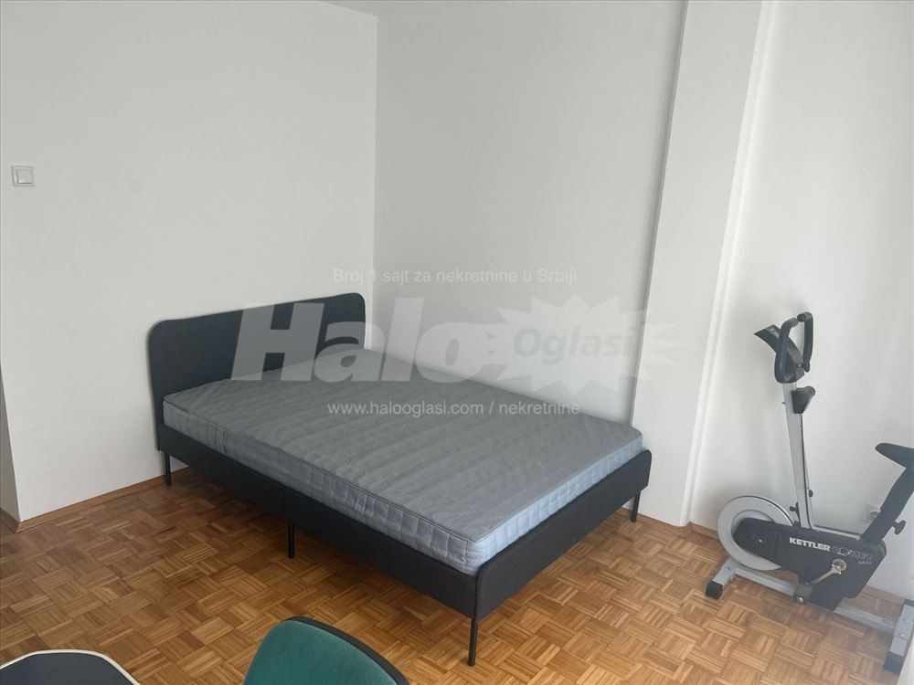 Izdajem dvosoban stan 55 m2, blok 34. — 5