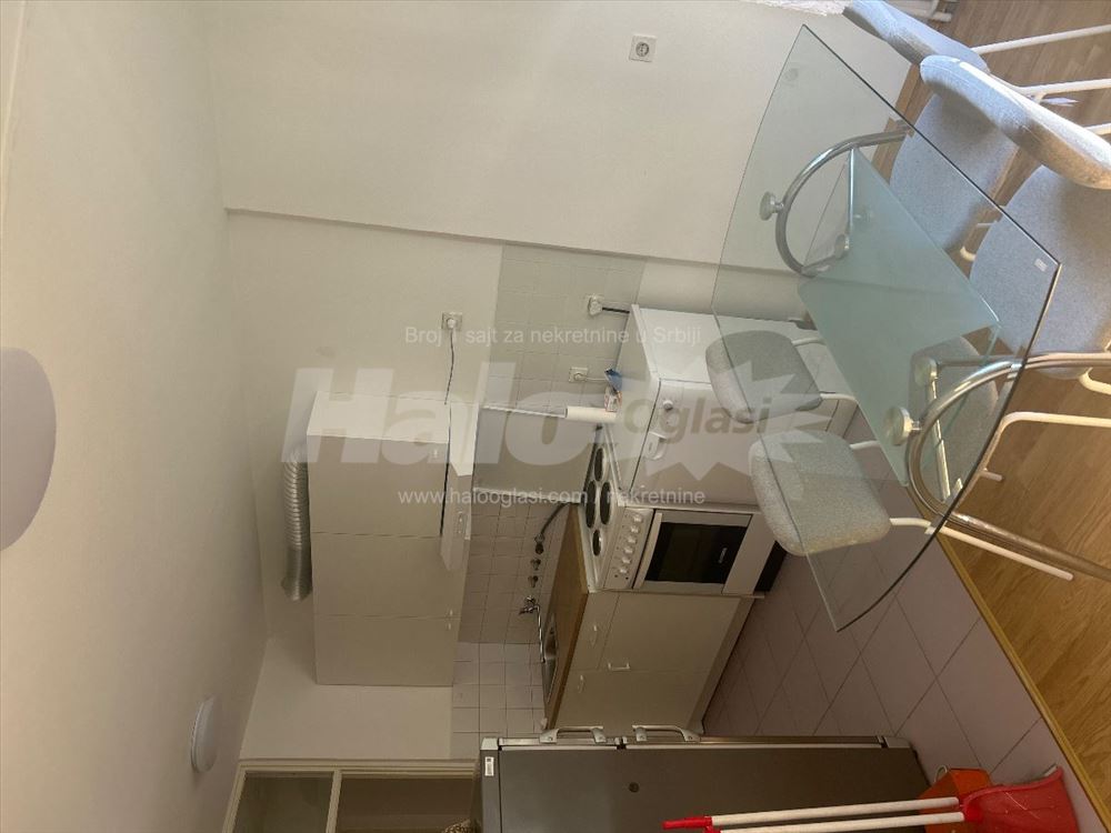 Izdajem dvosoban stan 55 m2, blok 34. — 6