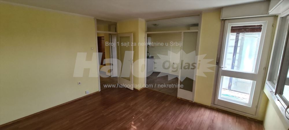 Izdajem dvosoban stan Blok 45 — 4