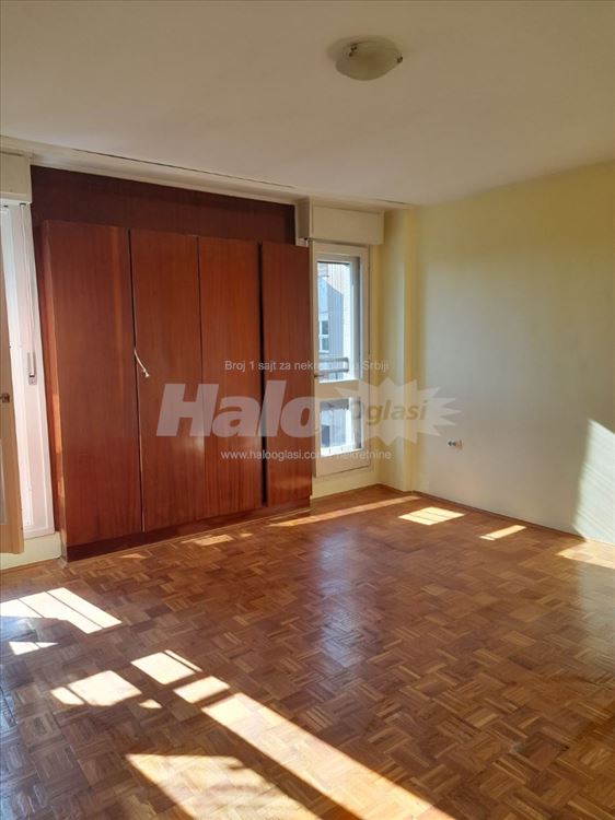 Izdajem dvosoban stan Blok 45 — 5