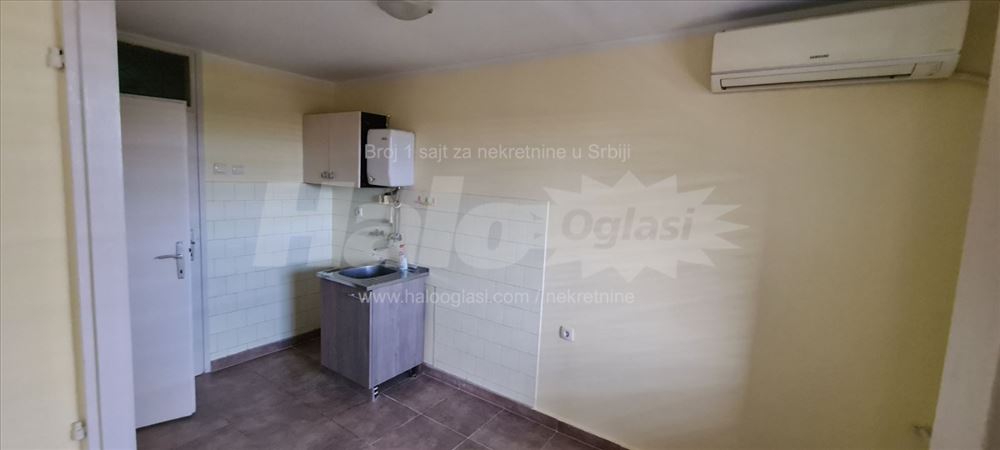 Izdajem dvosoban stan Blok 45 — 8