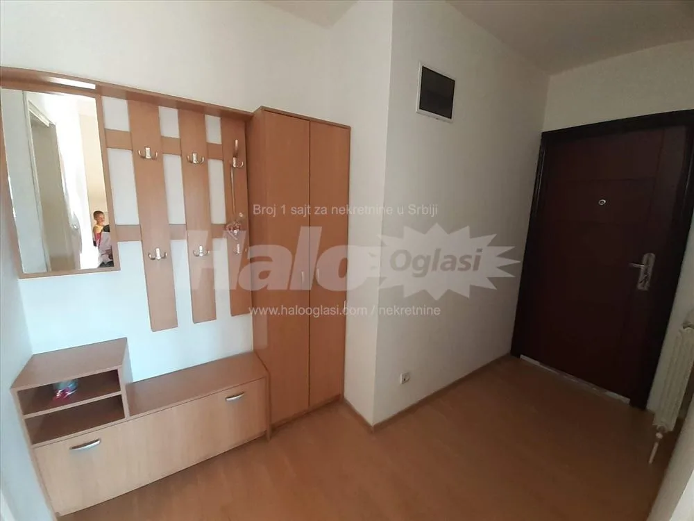Izdajem dvosoban stan — 2