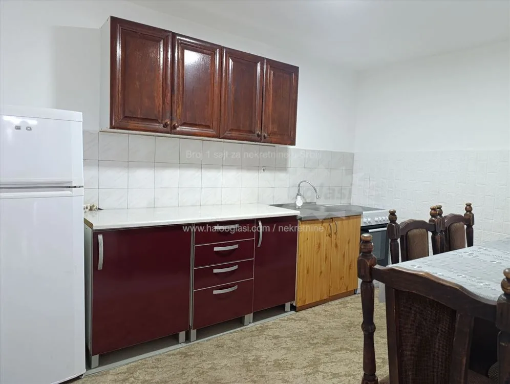 Izdajem dvosoban stan — 3