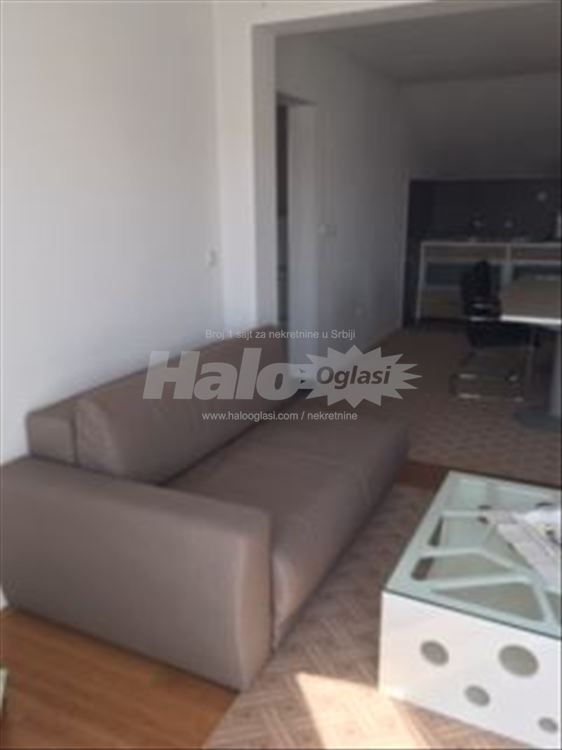 izdajem dvosoban stan — 2
