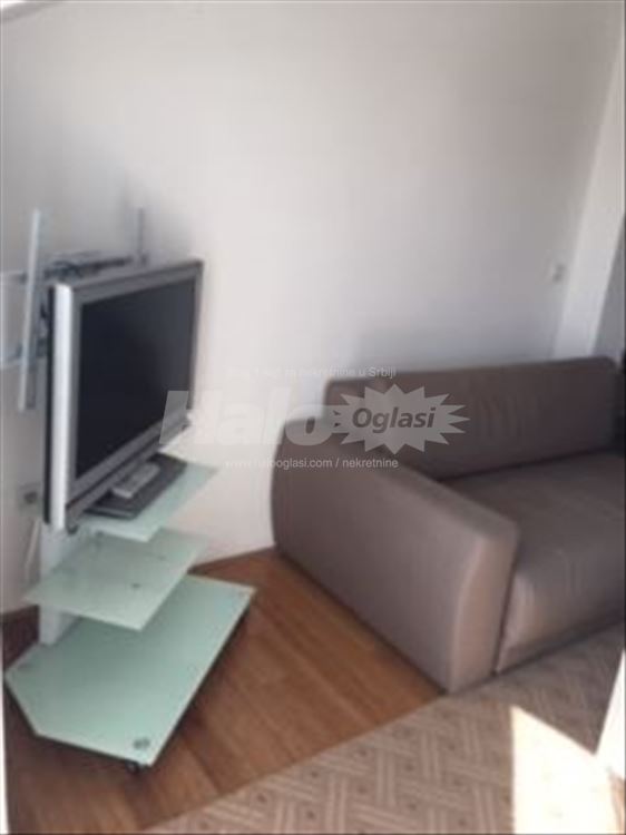 izdajem dvosoban stan — 4