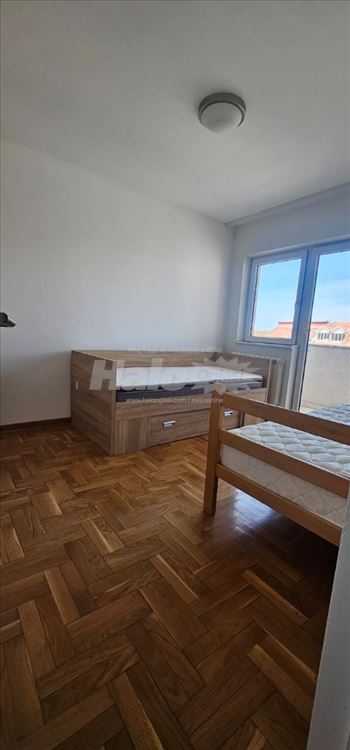 Izdajem dvosoban stan na duži vremenski period — 11