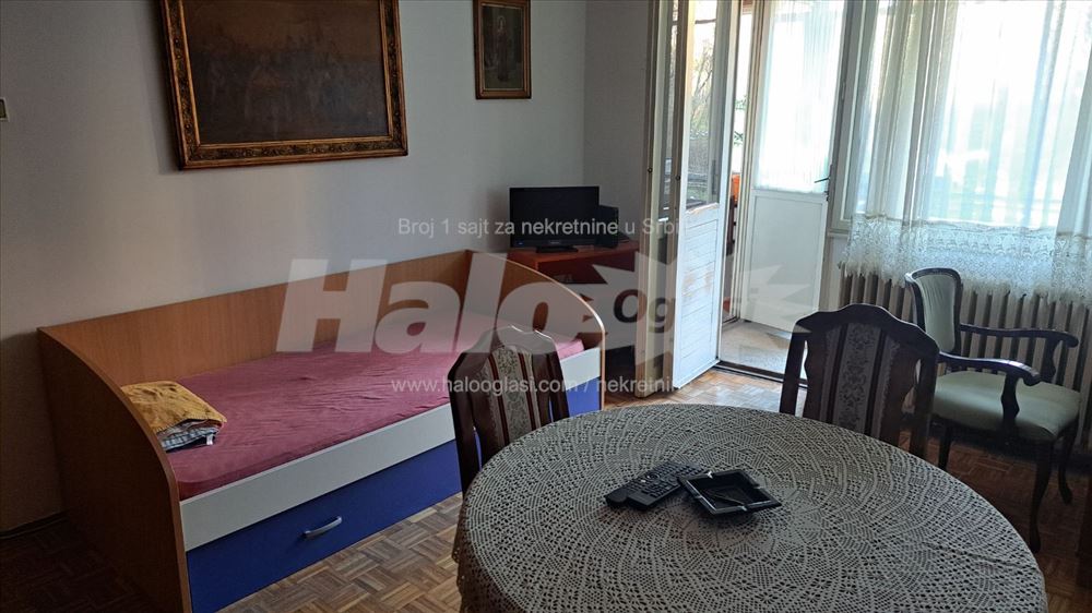 Izdajem dvosoban stan na Julinom brdu — 2