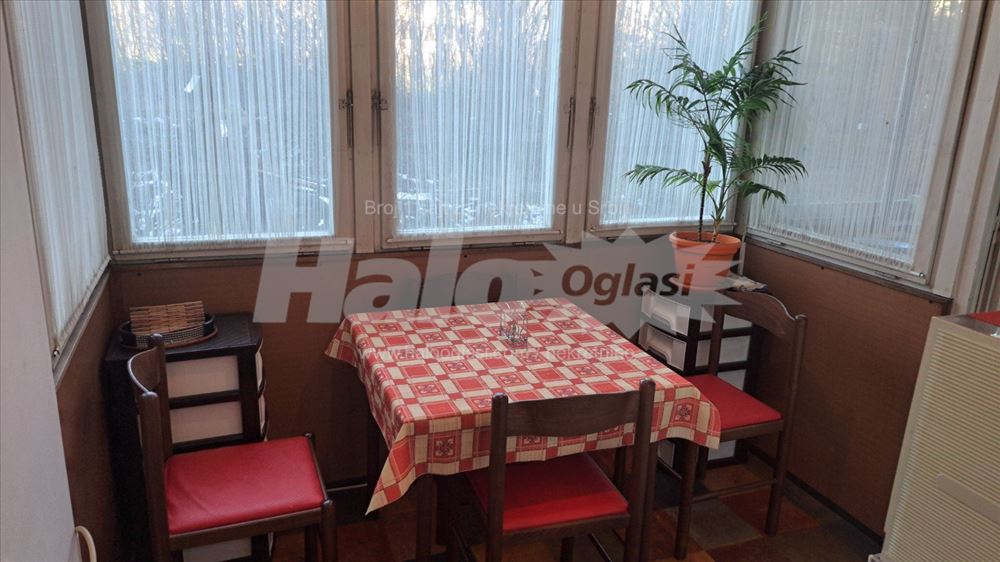 Izdajem dvosoban stan na Julinom brdu — 8