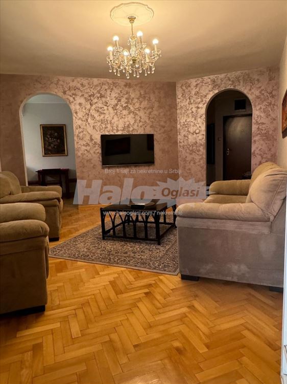 Izdajem dvosoban stan na Vračaru,Krunski venac — 5