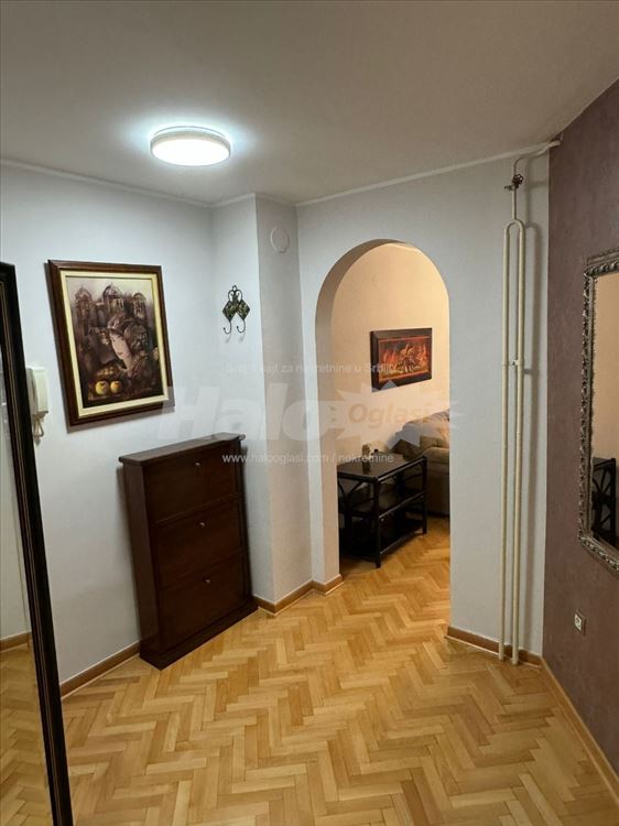Izdajem dvosoban stan na Vračaru,Krunski venac — 9