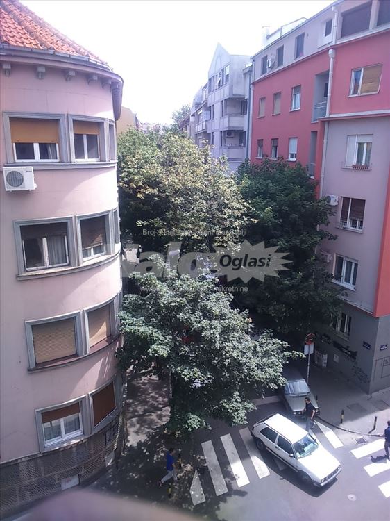 Izdajem dvosoban stan na Vračaru,Krunski venac — 15
