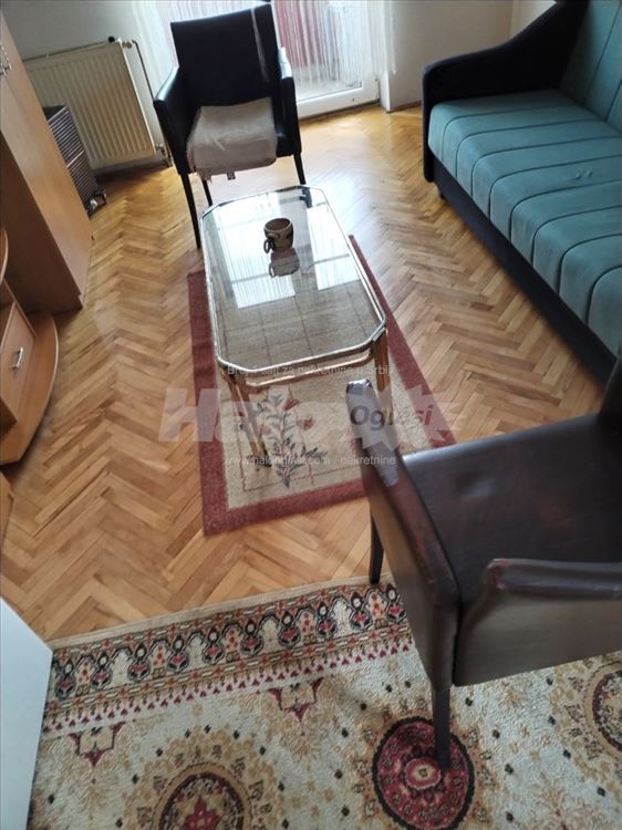 Izdajem dvosoban stan na Zvezdari — 2
