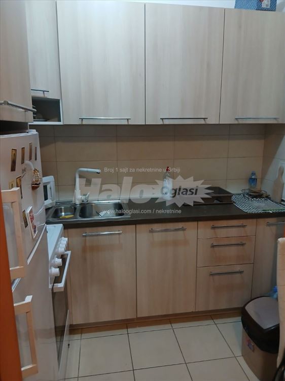 Izdajem dvosoban stan na Paunovom bregu — 2