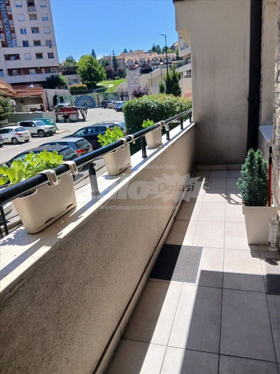 Izdajem dvosoban stan na Paunovom bregu — 7