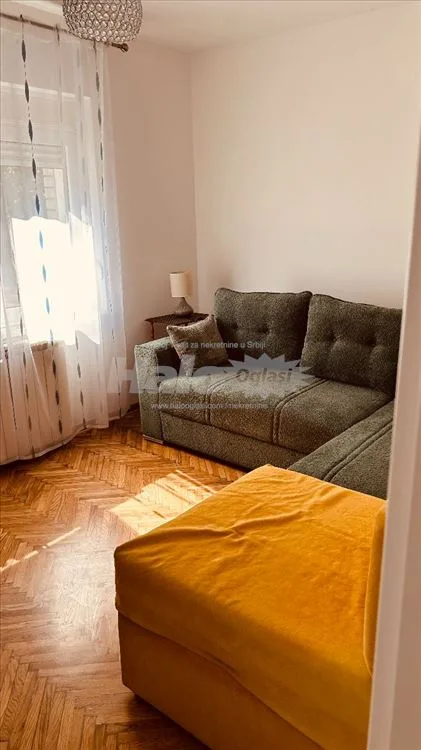 Izdajem dvosoban stan, pogodan za dva studenta — 11