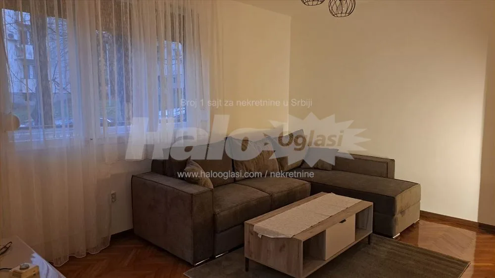 Izdajem dvosoban stan, potpuno renoviran — 2