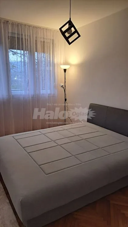 Izdajem dvosoban stan, potpuno renoviran — 5