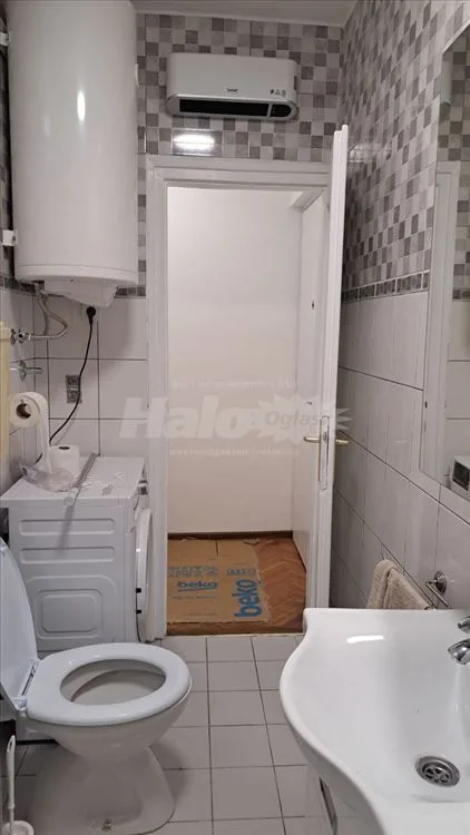Izdajem dvosoban stan, potpuno renoviran — 15