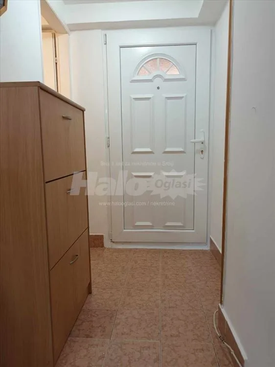 Izdajem dvosoban stan u Borči 70m2 — 2