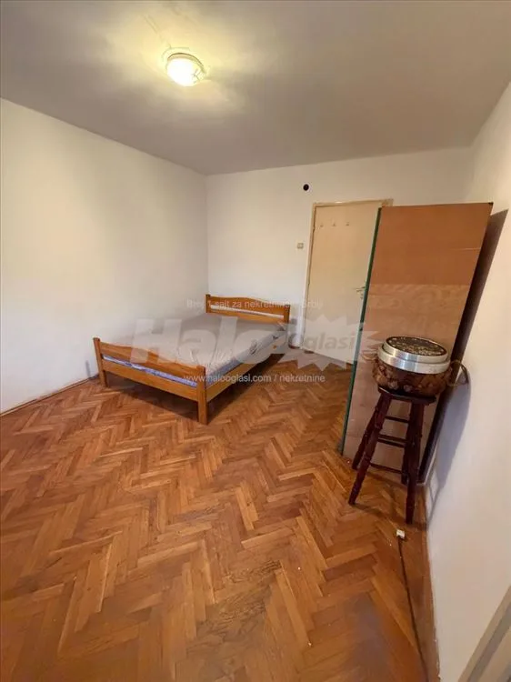 Izdajem dvosoban stan u Borči C1 — 6