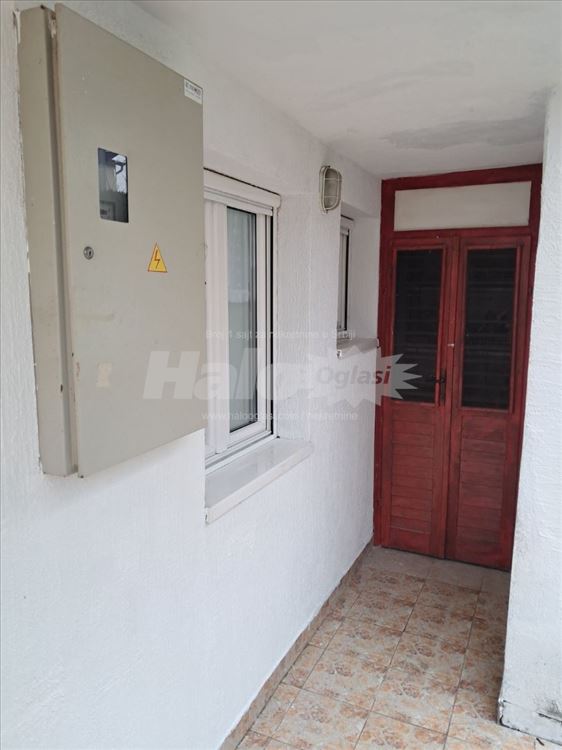 Izdajem dvosoban stan u kuća sa drvorištem — 3
