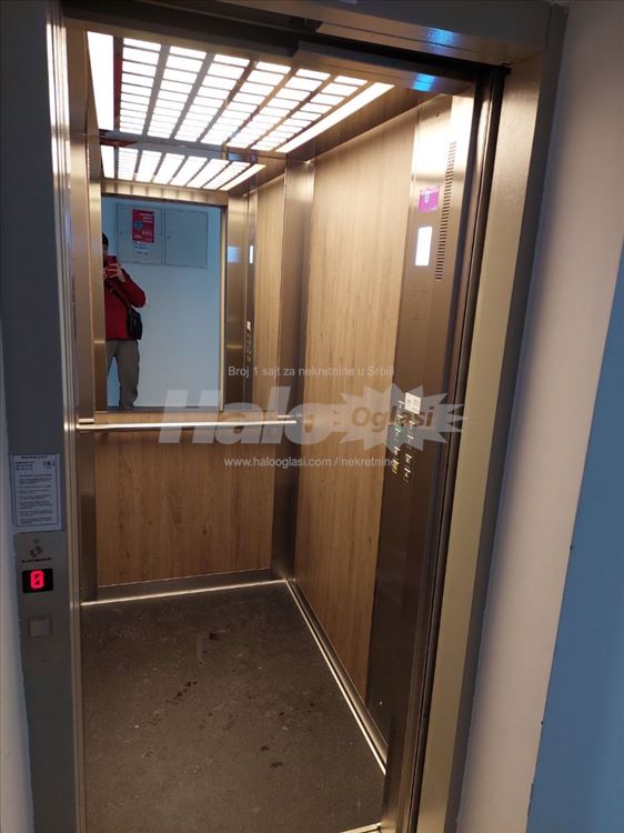 Izdajem dvosoban stan u novojgradnji — 14