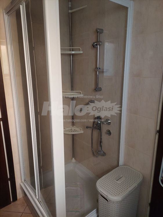 Izdajem dvosoban stan u Romena Rolana 51 — 8