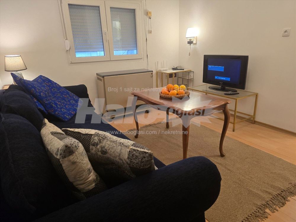 Izdajem garsonjeru 19m², kod Kalenić pijace — 2