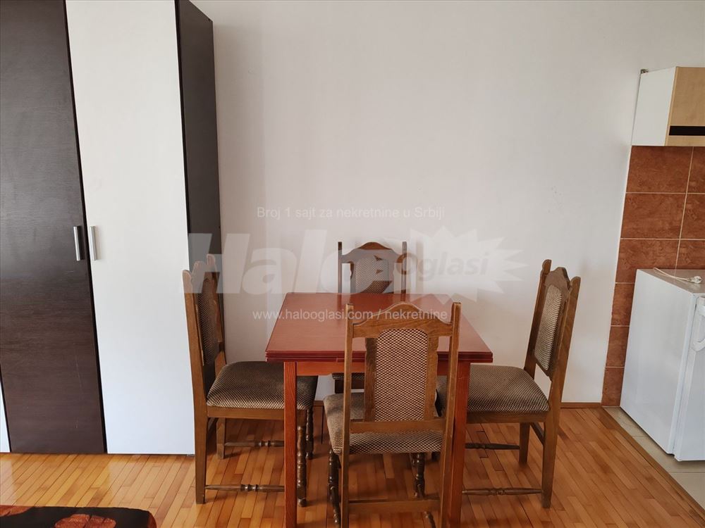 Izdajem garsonjeru 36m2 — 4