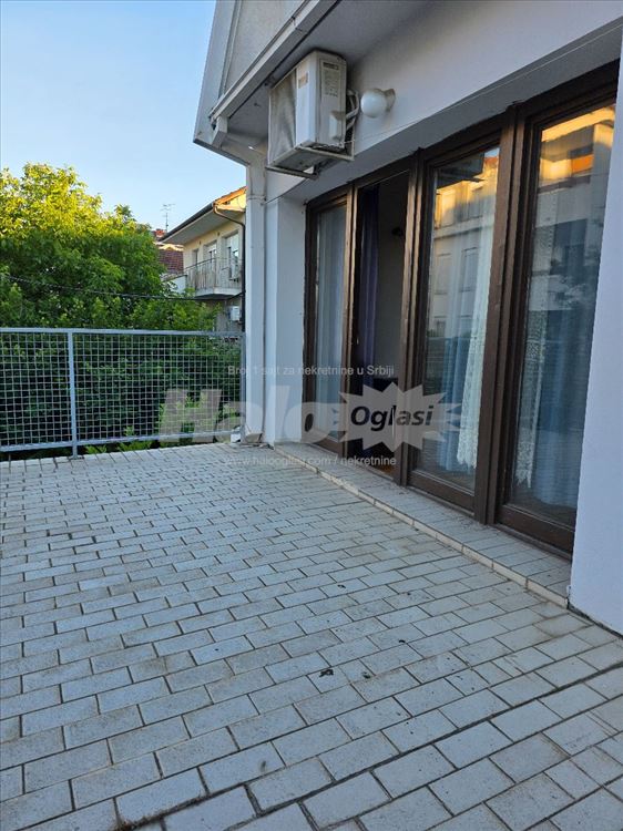 Izdajem garsonjeru 40m2,Danila Bojovića 13 — 7
