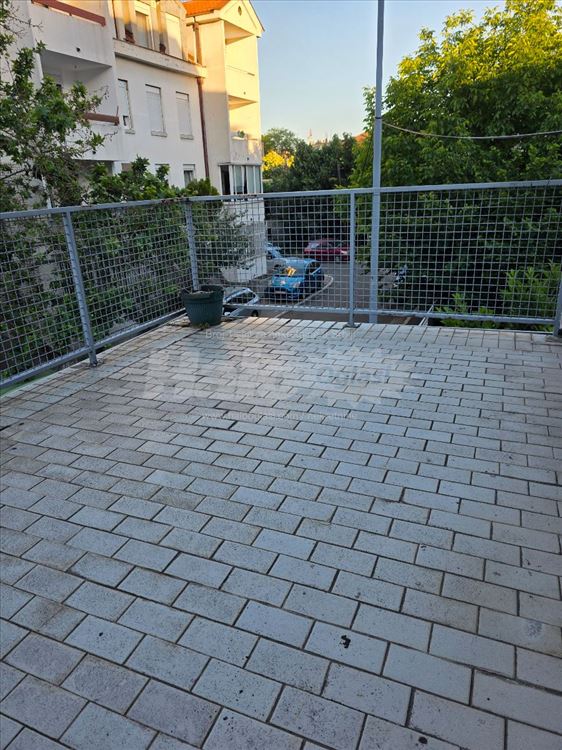 Izdajem garsonjeru 40m2,Danila Bojovića 13 — 8