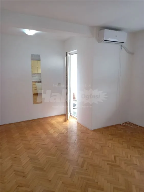 Izdajem Garsonjeru Banovo Brdo — 2