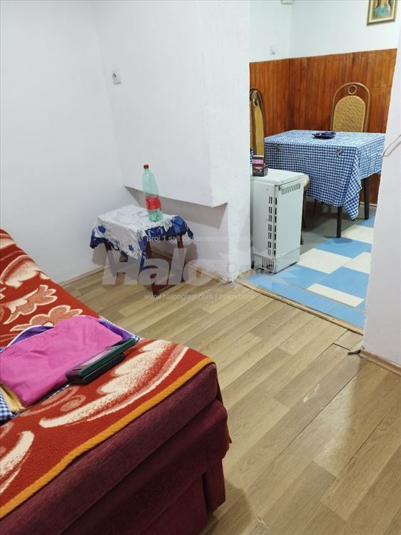 Izdajem garsonjeru — 2