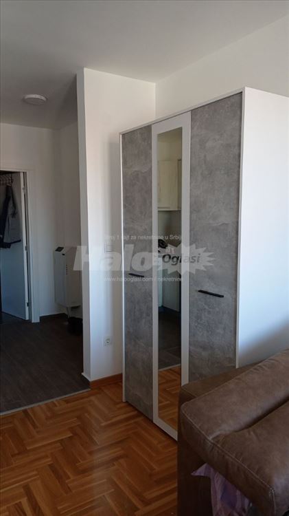 Izdajem garsonjeru — 7