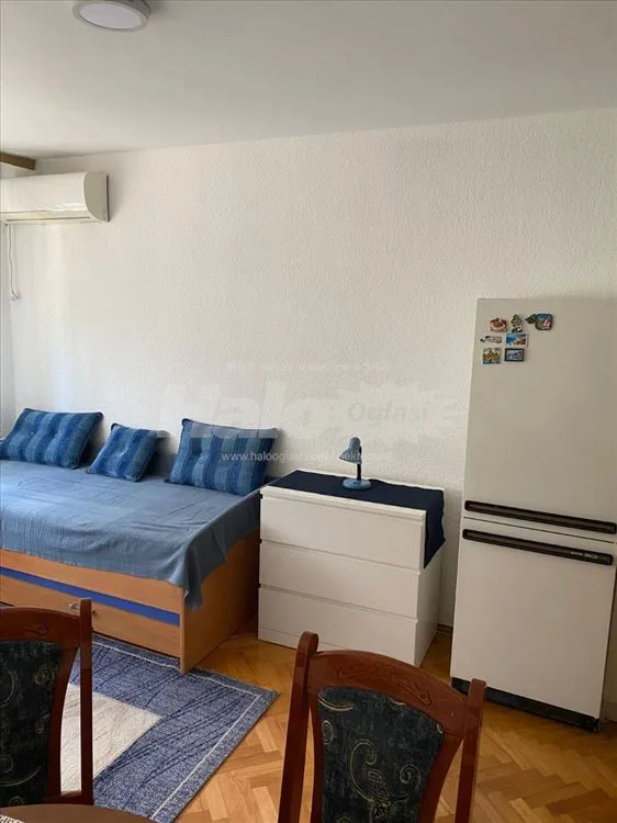 Izdajem garsonjeru na dobroj lokaciji — 2
