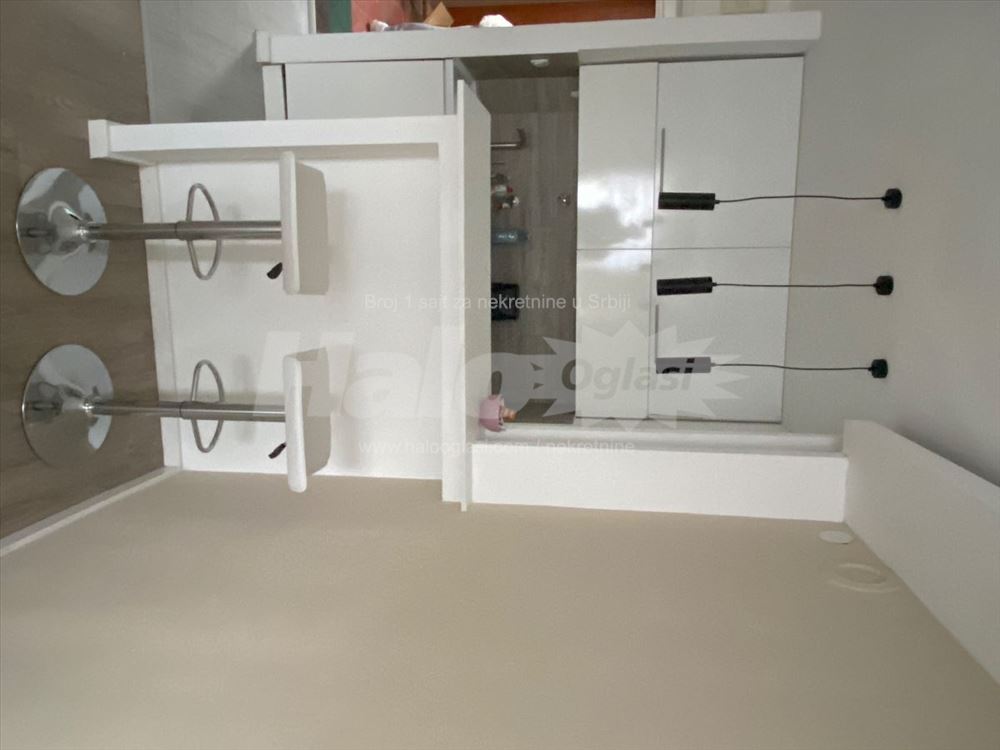 Izdajem garsonjeru nameštenu renoviranu — 8