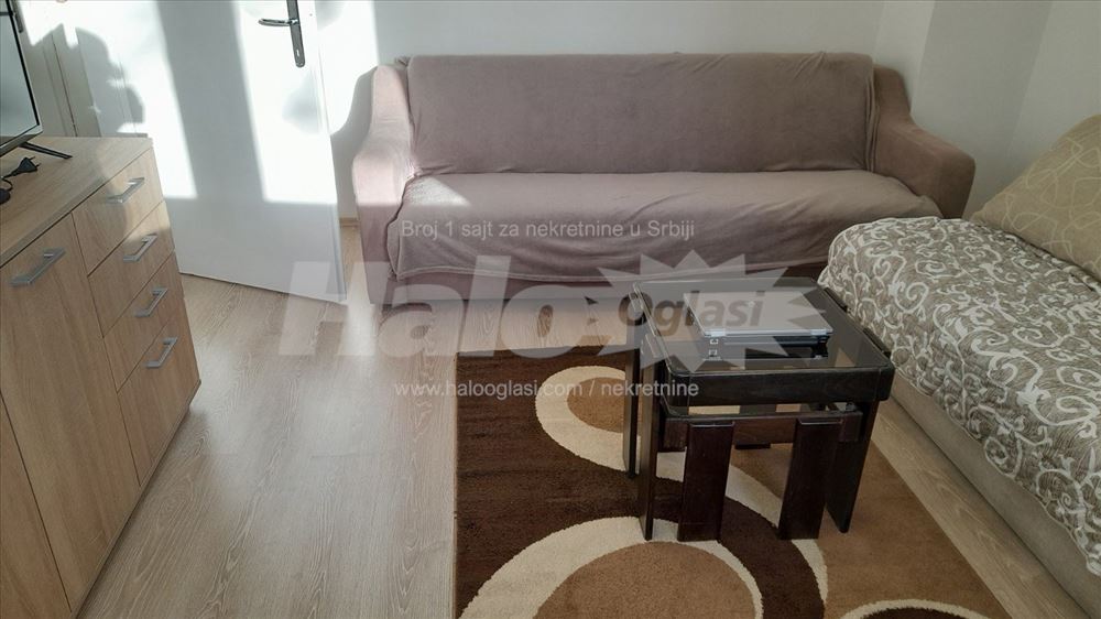 Izdajem garsonjeru u ulici Braće Jerković — 6