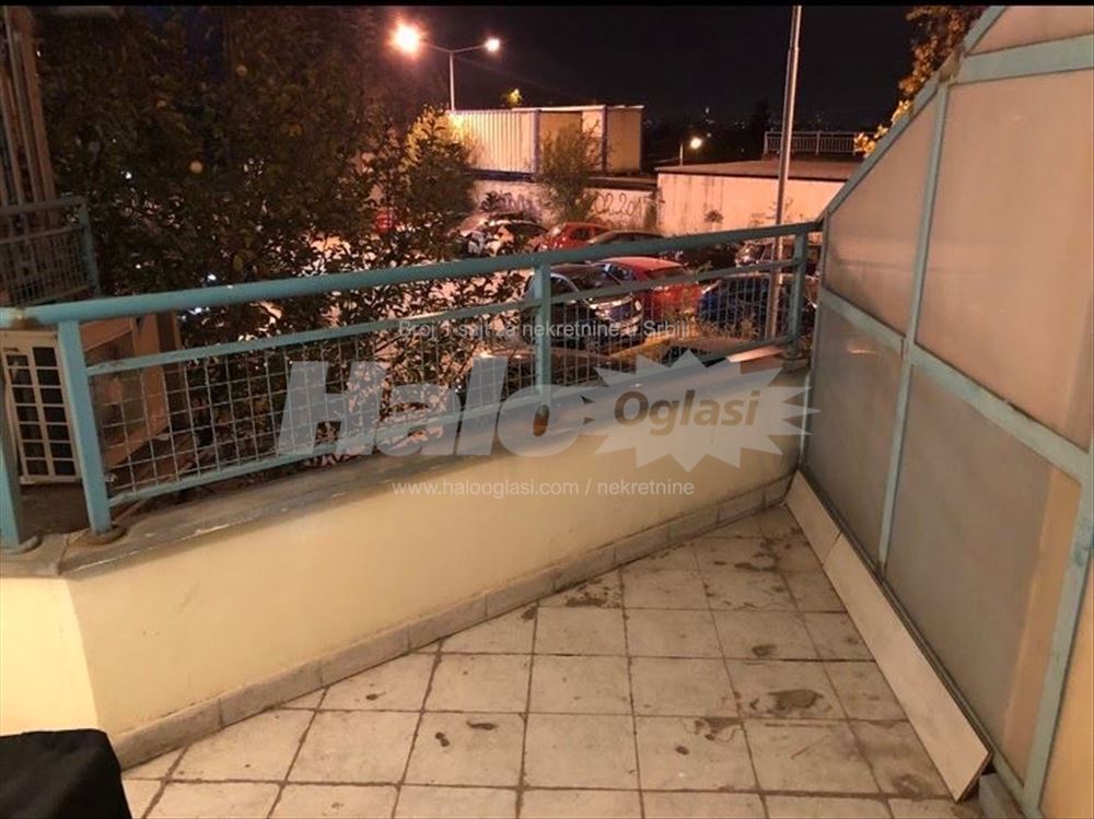 Izdajem garsonjeru u Ustaničkoj. — 10