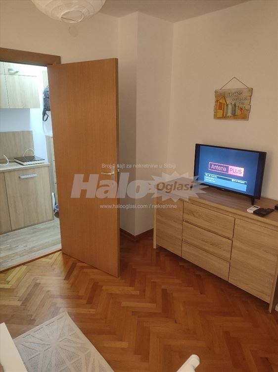 Izdajem garsonjeru u Zemun polju — 3
