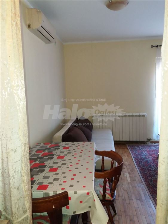 Izdajem garsonjeru u zgradi na Voždovcu. — 10