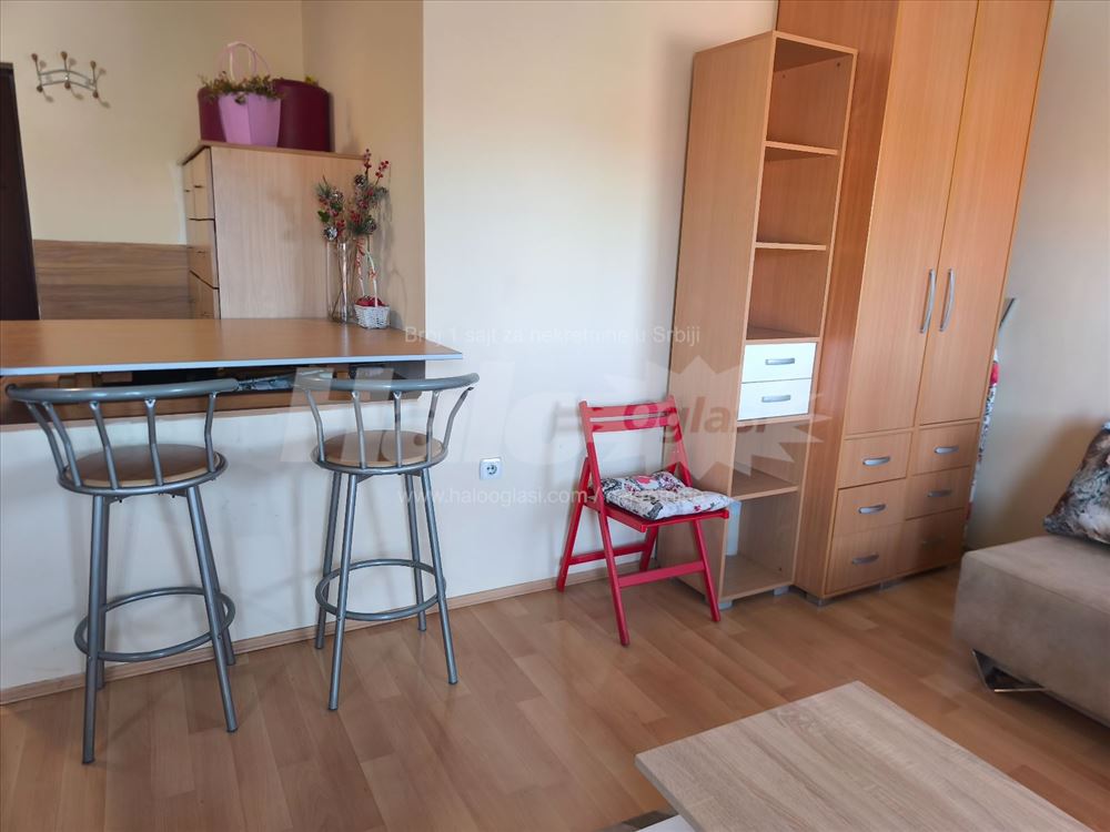 Izdajem garsonjeru Zemun, Altina, 35m2 — 2