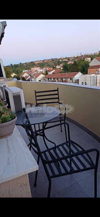 Izdajem gornji deo duplex-a 30 m — 12